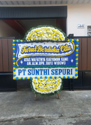 Papan Bunga Duka di Akelamo