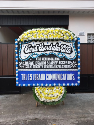Papan Bunga Duka di Akelamo